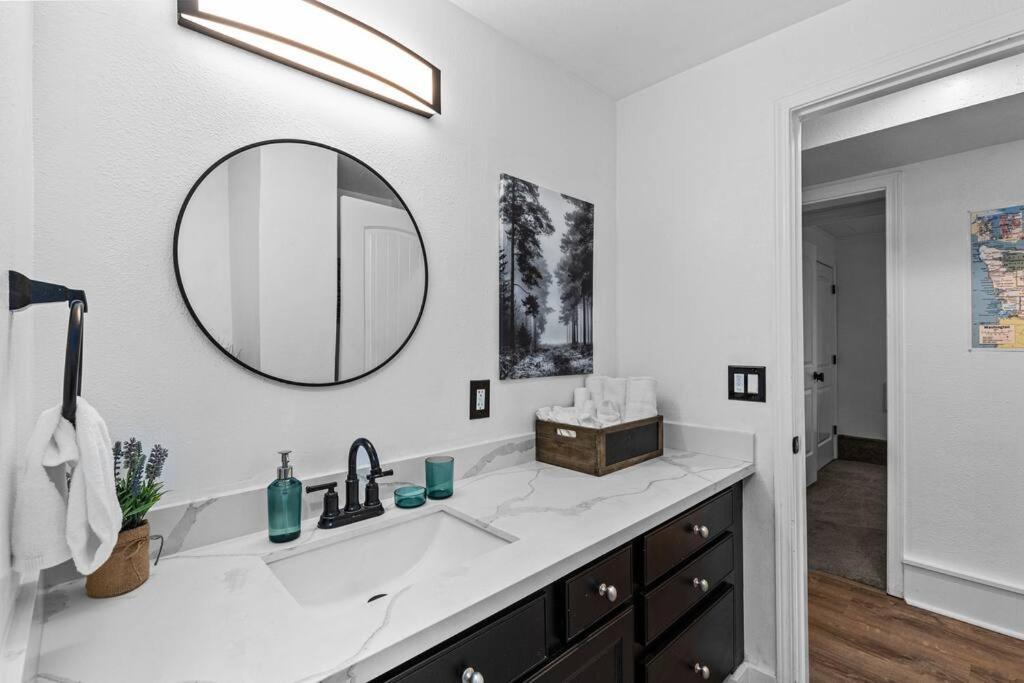 오번 Pacific Nw Gem W/Hot-Tub 15 Minutes Airport. 아파트 외부 사진
